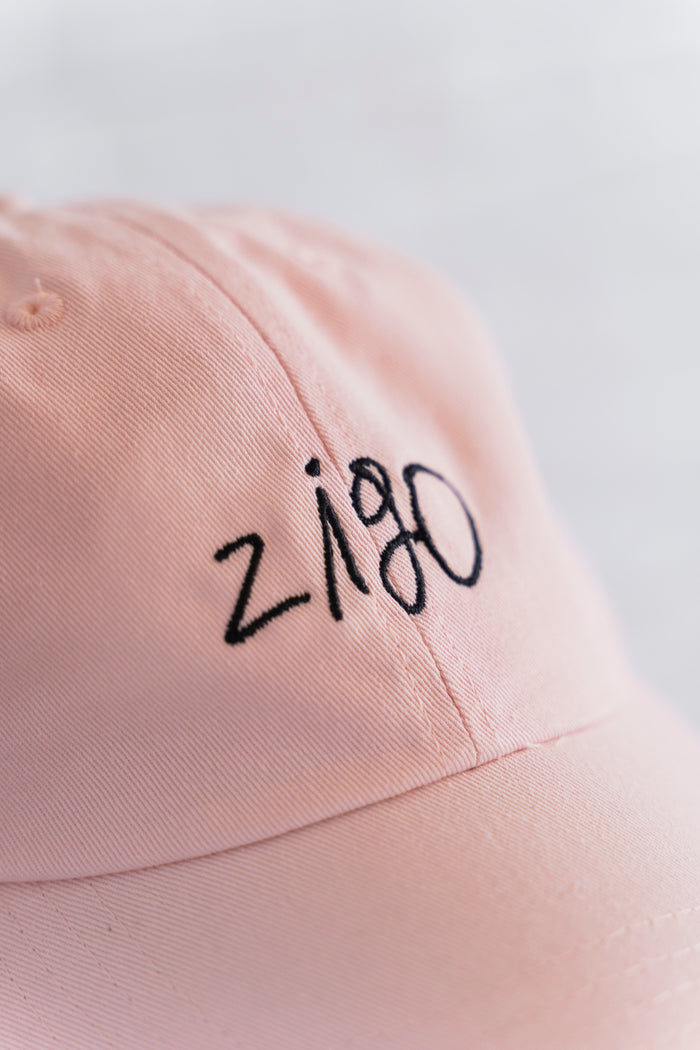 Pet roze